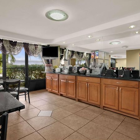 Super 8 By Wyndham Fort Myers Extérieur photo