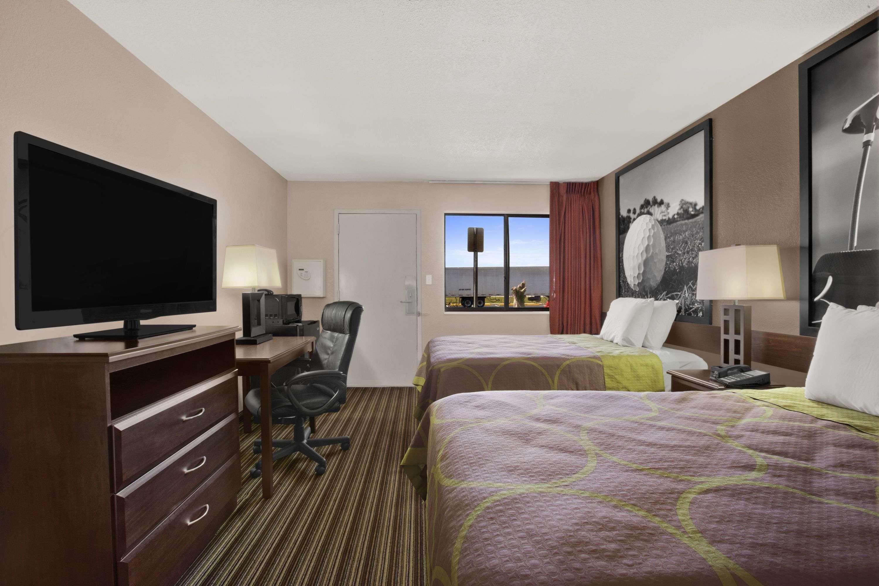 Super 8 By Wyndham Fort Myers Extérieur photo