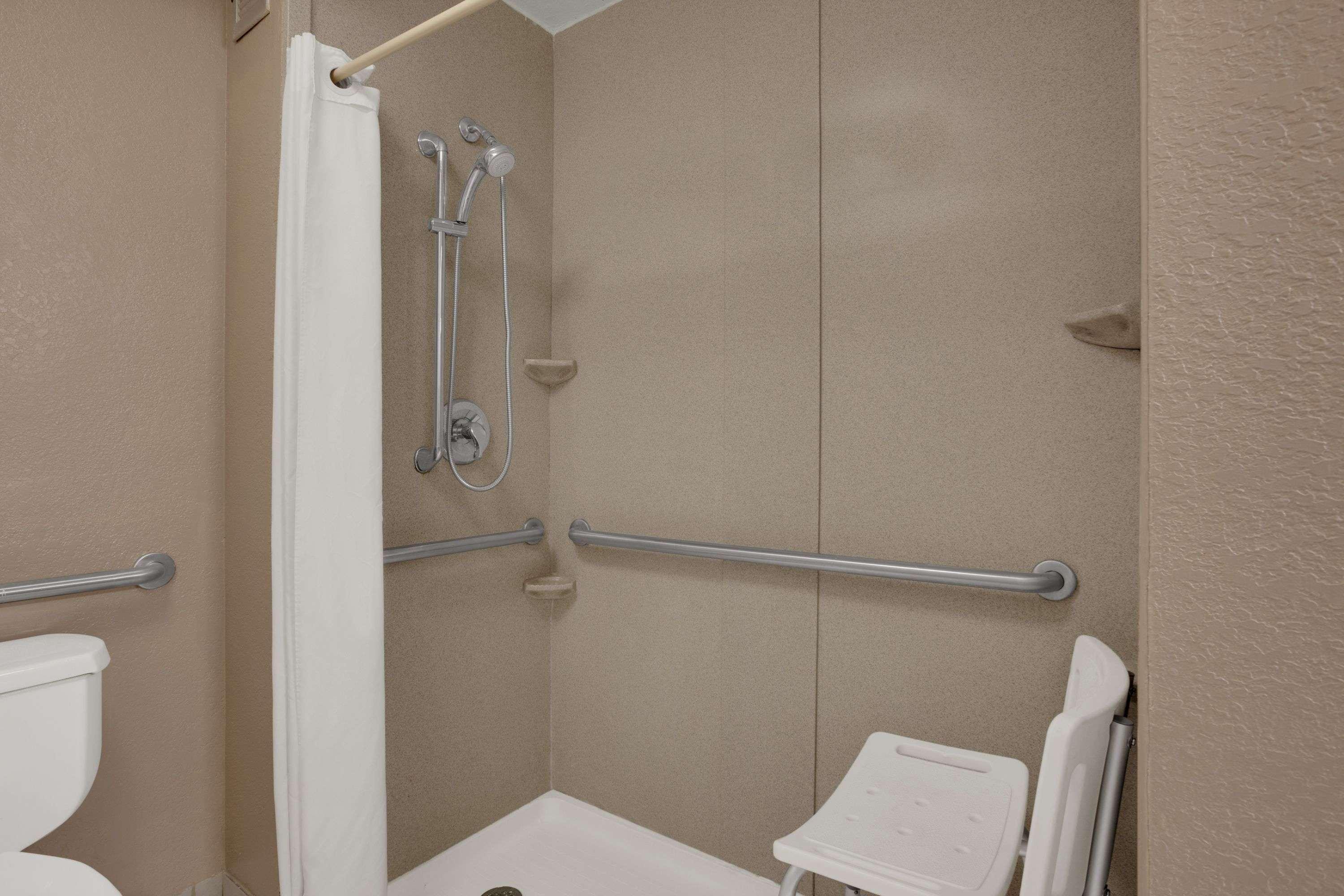 Super 8 By Wyndham Fort Myers Extérieur photo