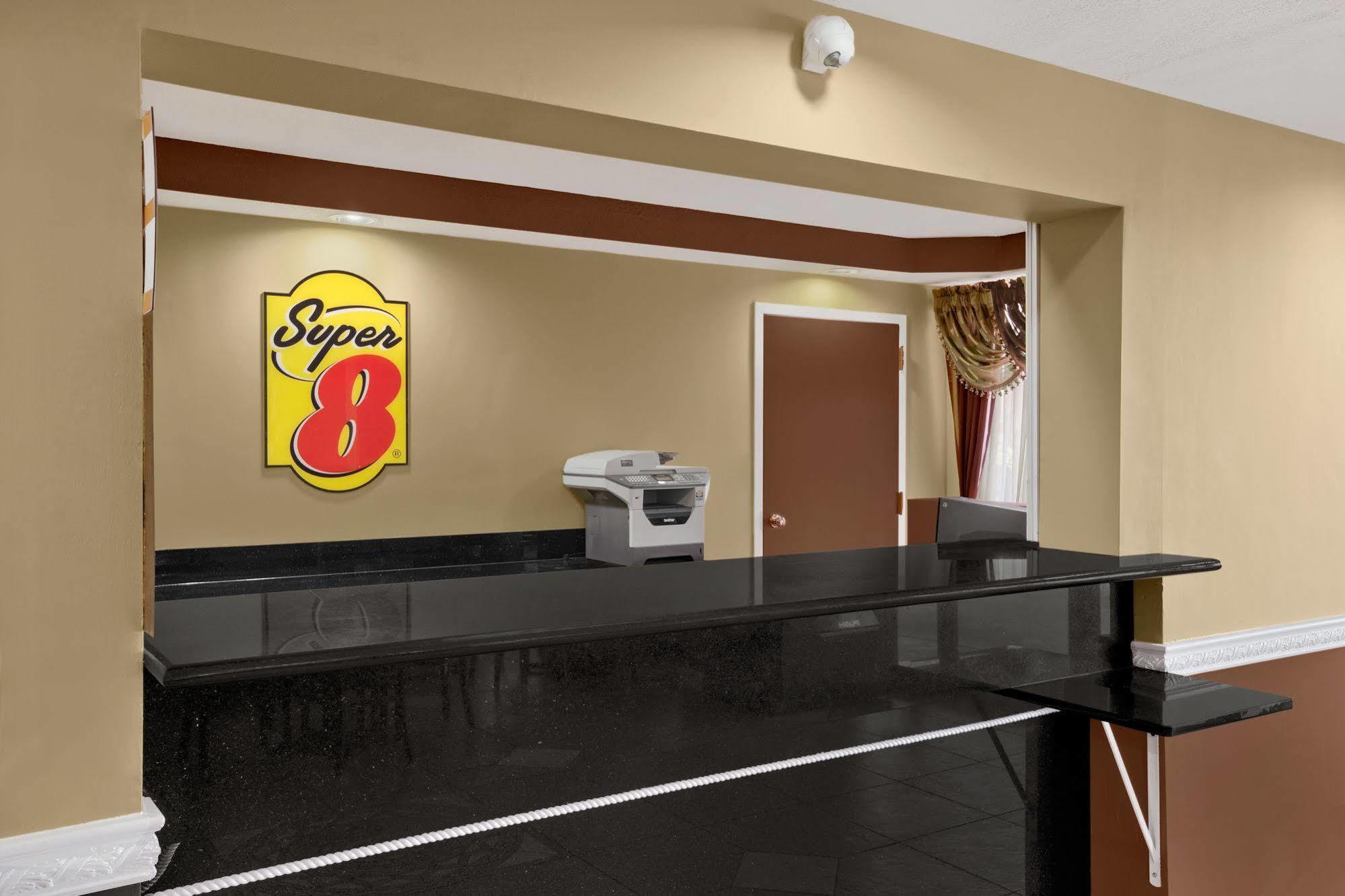 Super 8 By Wyndham Fort Myers Extérieur photo