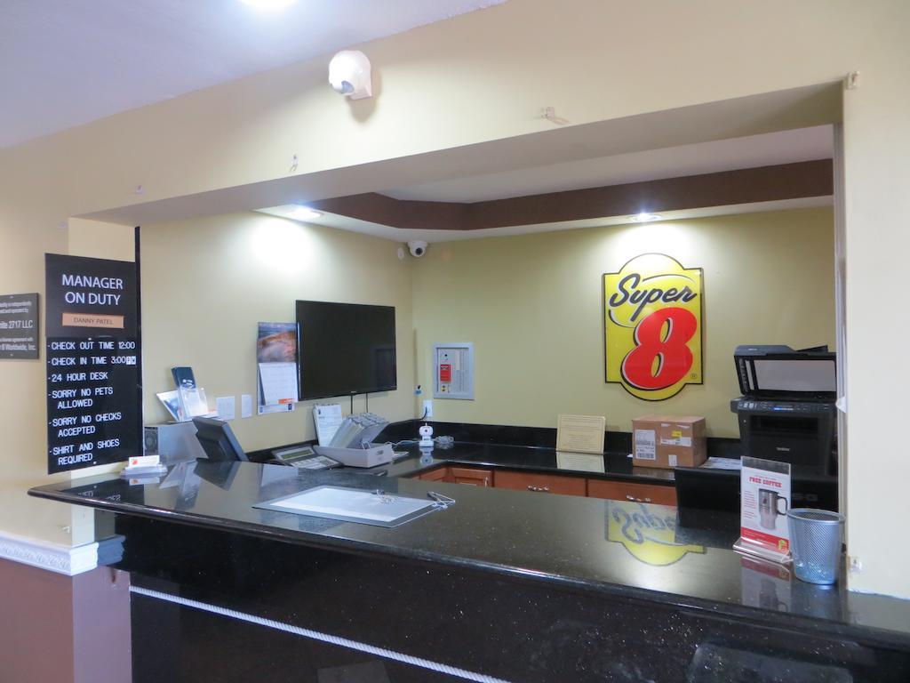 Super 8 By Wyndham Fort Myers Extérieur photo