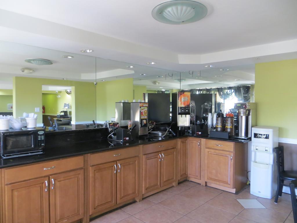 Super 8 By Wyndham Fort Myers Extérieur photo