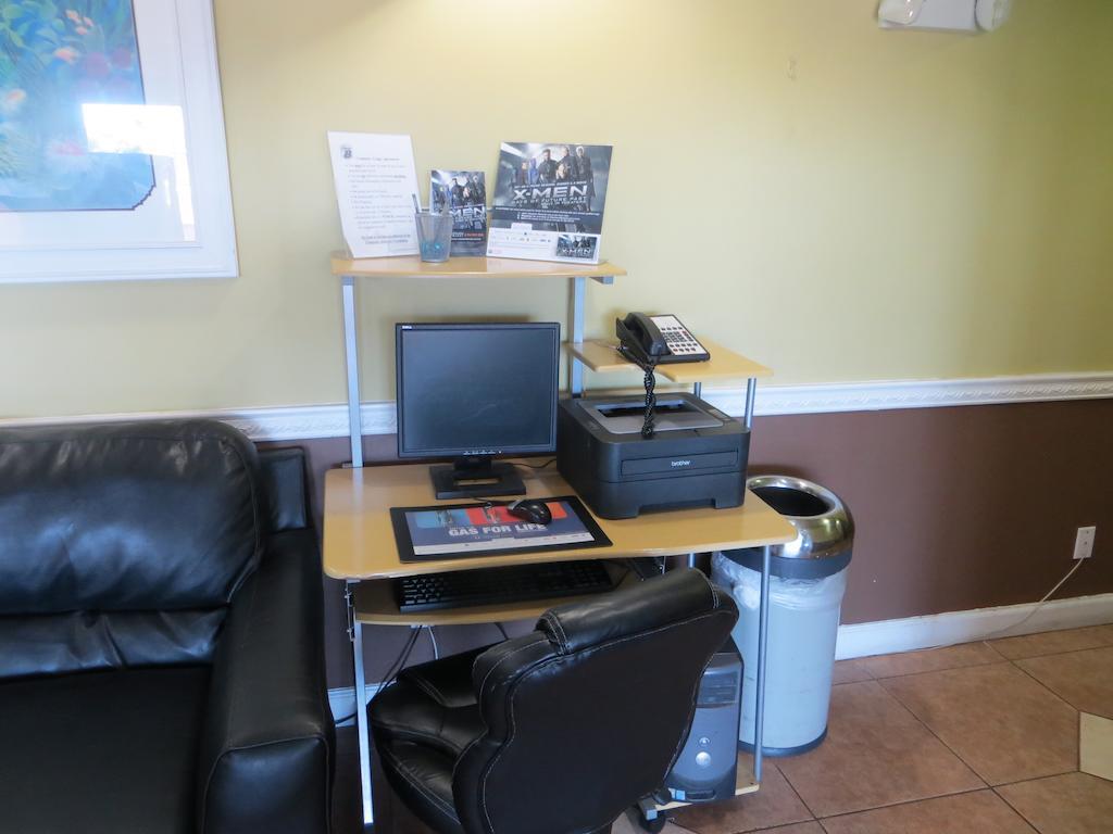 Super 8 By Wyndham Fort Myers Extérieur photo