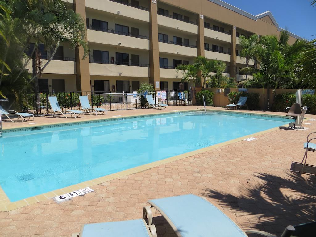 Super 8 By Wyndham Fort Myers Extérieur photo