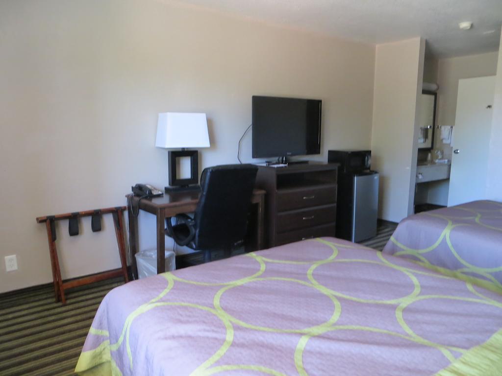 Super 8 By Wyndham Fort Myers Extérieur photo