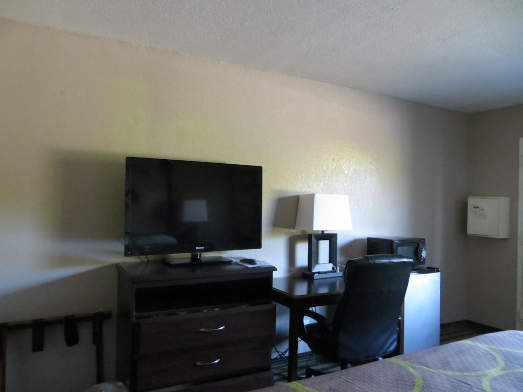 Super 8 By Wyndham Fort Myers Extérieur photo